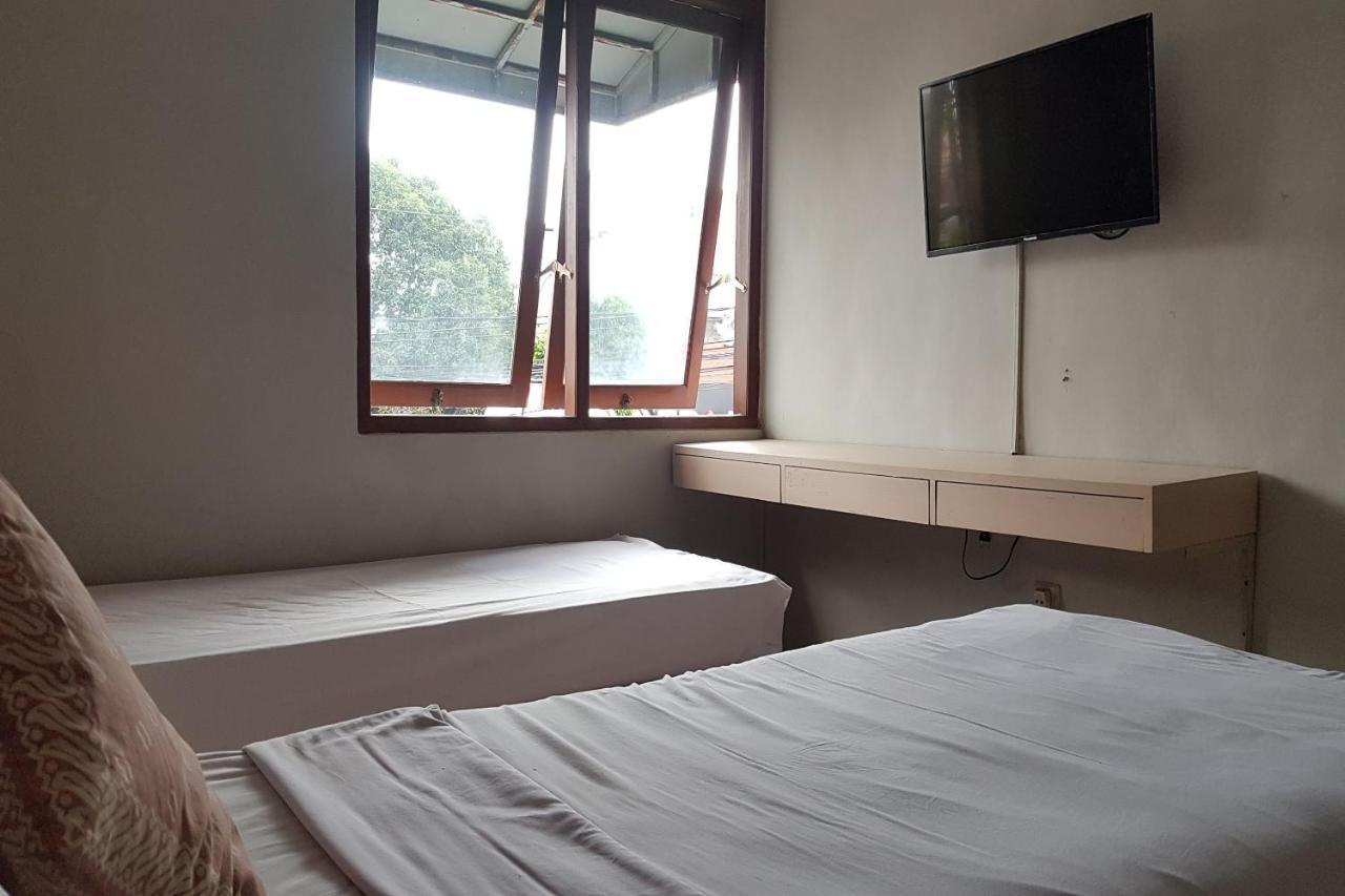 Oyo 3819 Hotel Winotosastro Yogyakarta Exterior photo