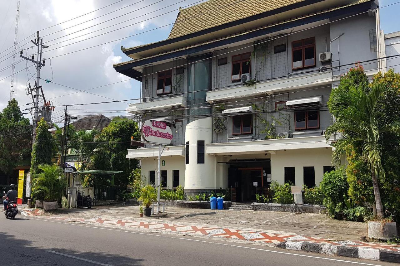 Oyo 3819 Hotel Winotosastro Yogyakarta Exterior photo