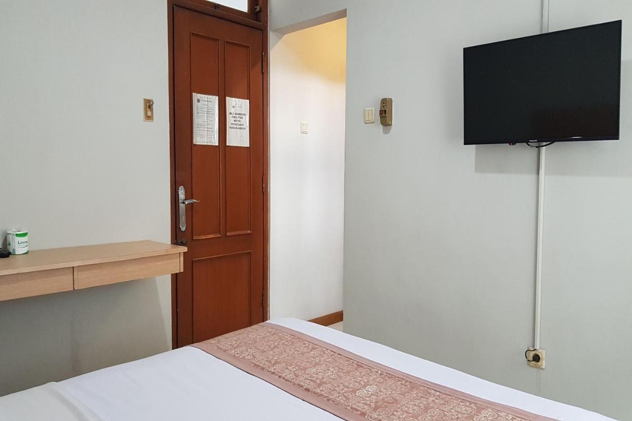 Oyo 3819 Hotel Winotosastro Yogyakarta Exterior photo