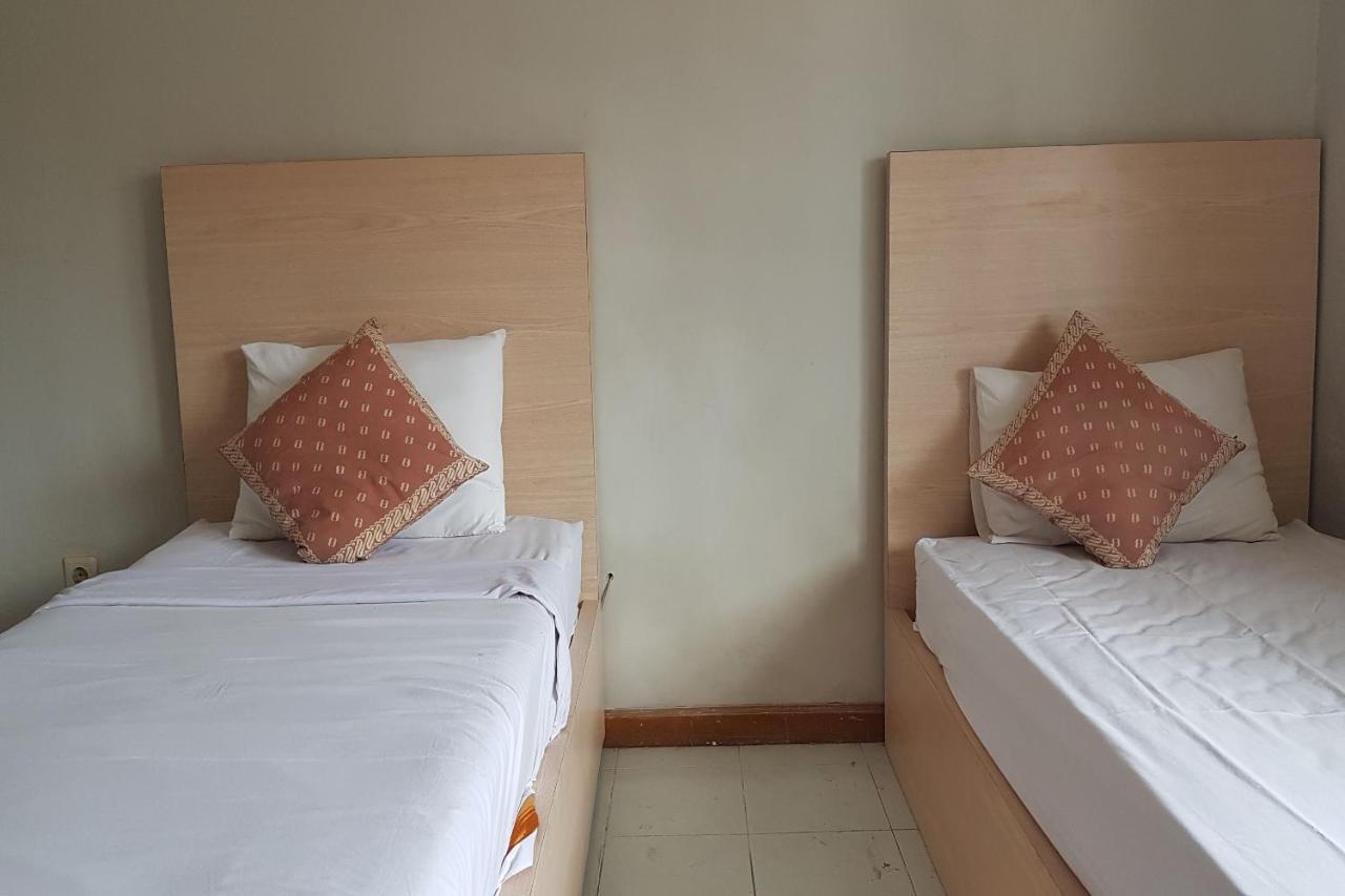Oyo 3819 Hotel Winotosastro Yogyakarta Exterior photo